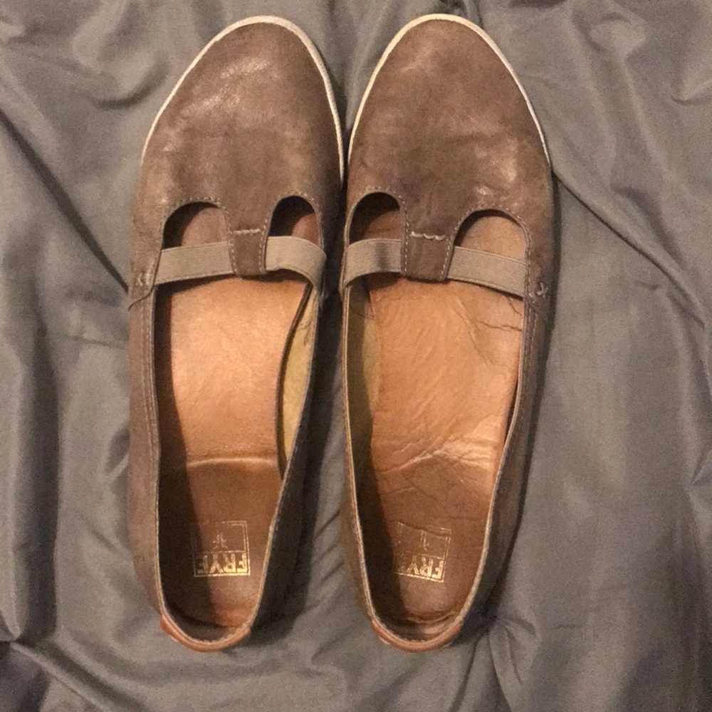 Frye women’s 11 Melanie T-Strap